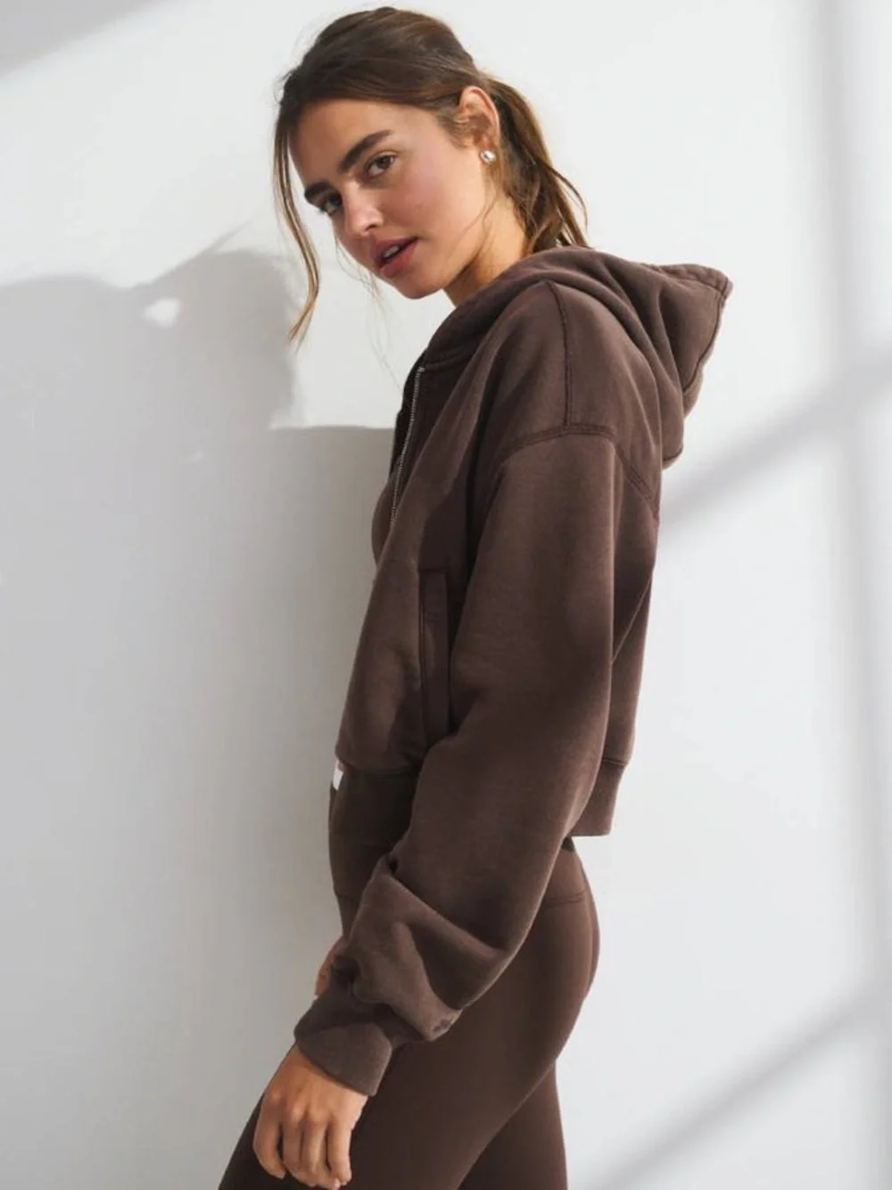 All-In-Motion On-The-Go Full-Zip Longsleeve Crop Hooded Sweatshirt Coffee Brown